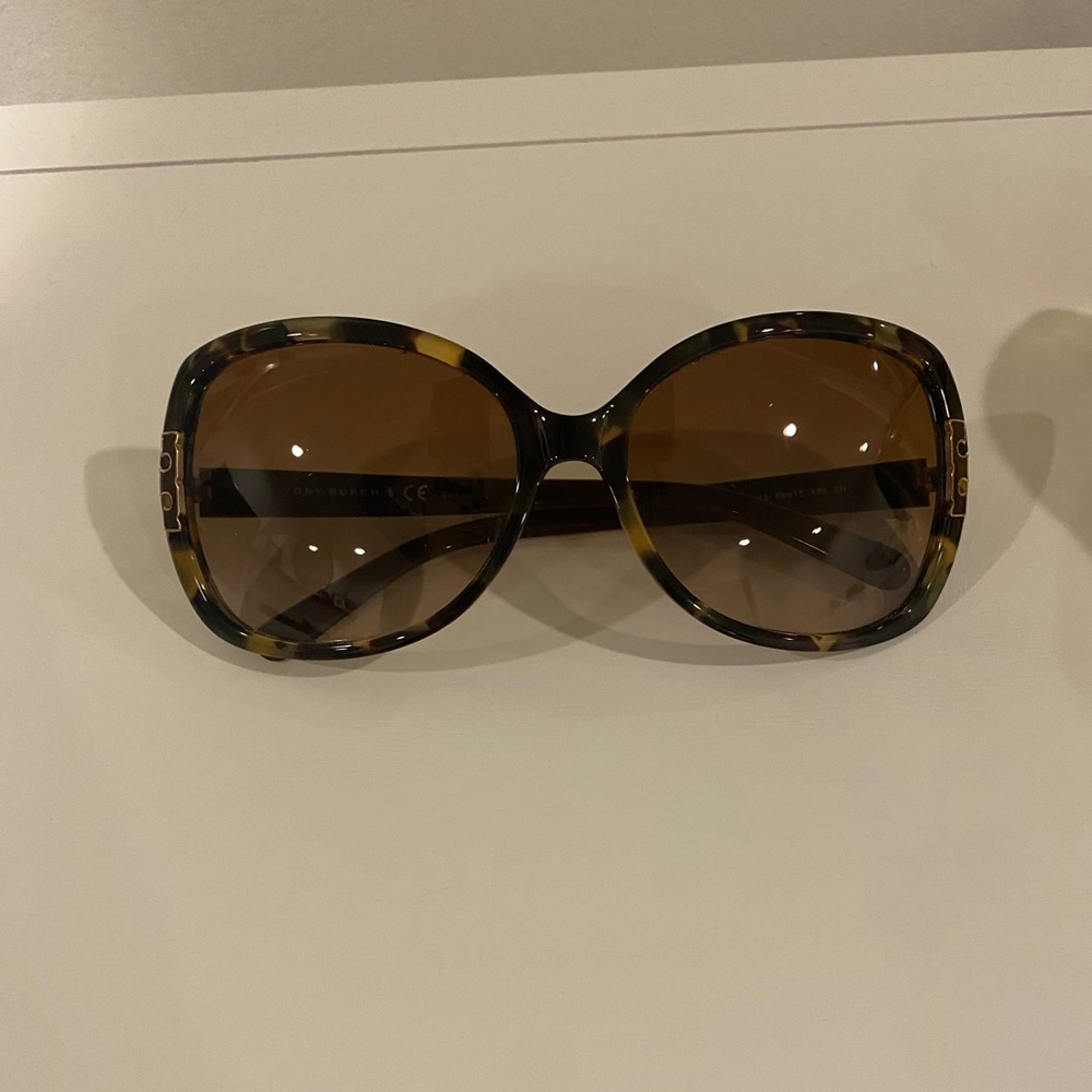 TORY BURCH Oversized Tortoise Sunglasses (TY7022)
